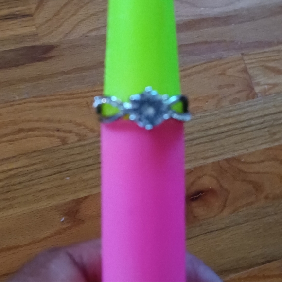 Silvertone ring - Picture 2 of 2